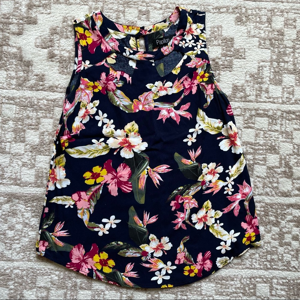 🌺 Cut Out Floral Tank